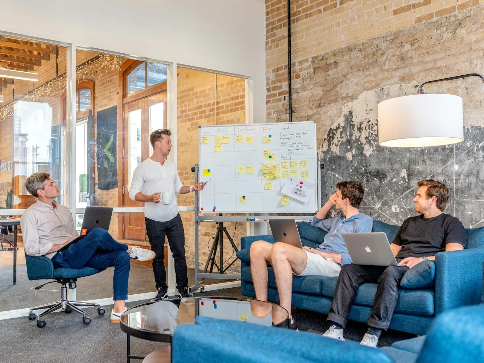 How to Pitch Brands as a Small Creator: Templates and Guide
